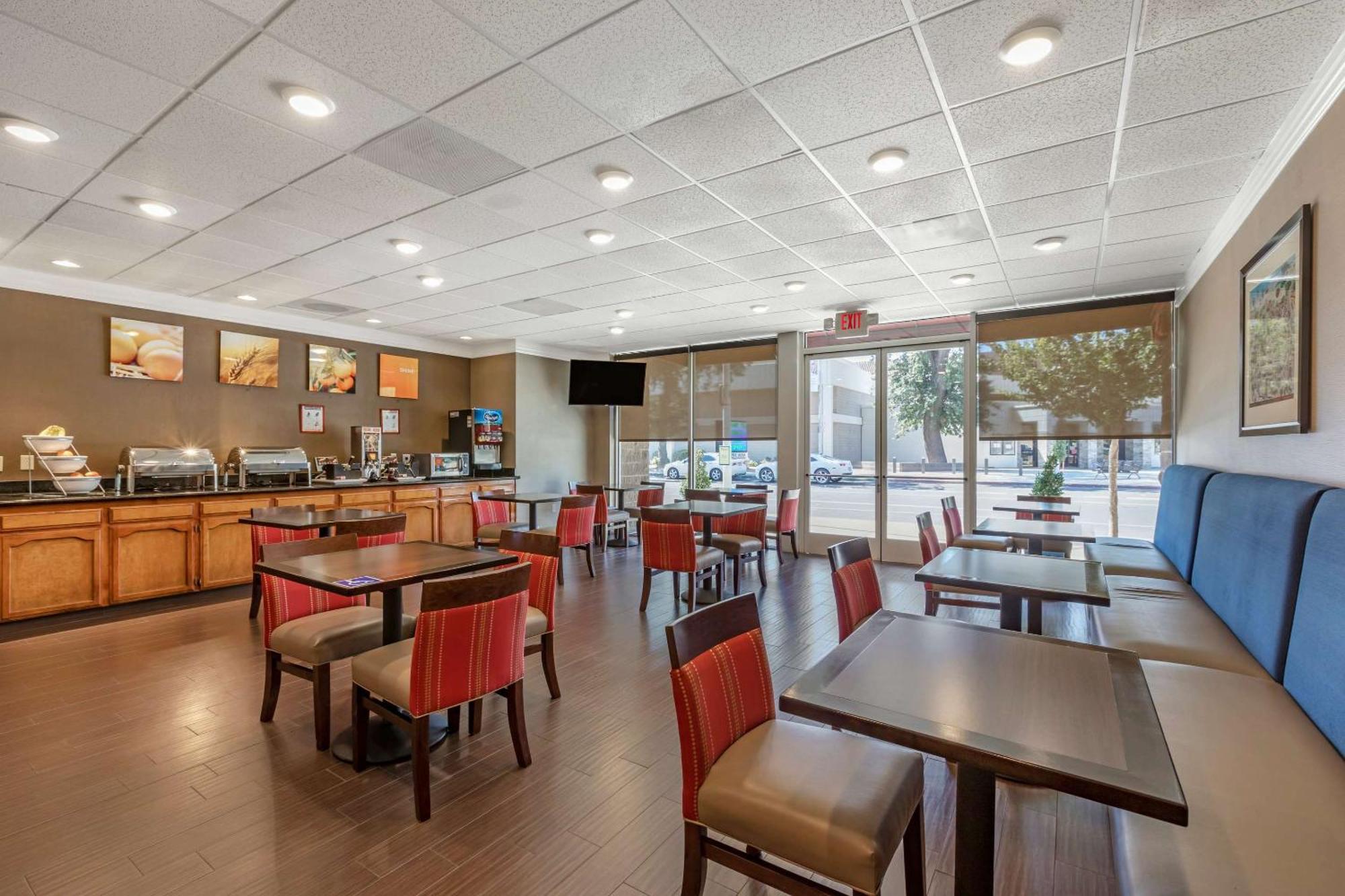 Comfort Suites Visalia - Convention Center Exterior foto