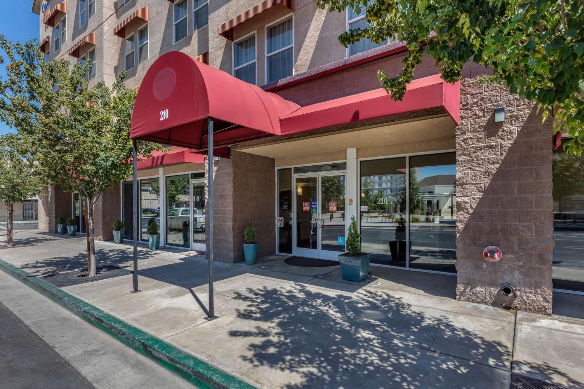 Comfort Suites Visalia - Convention Center Exterior foto